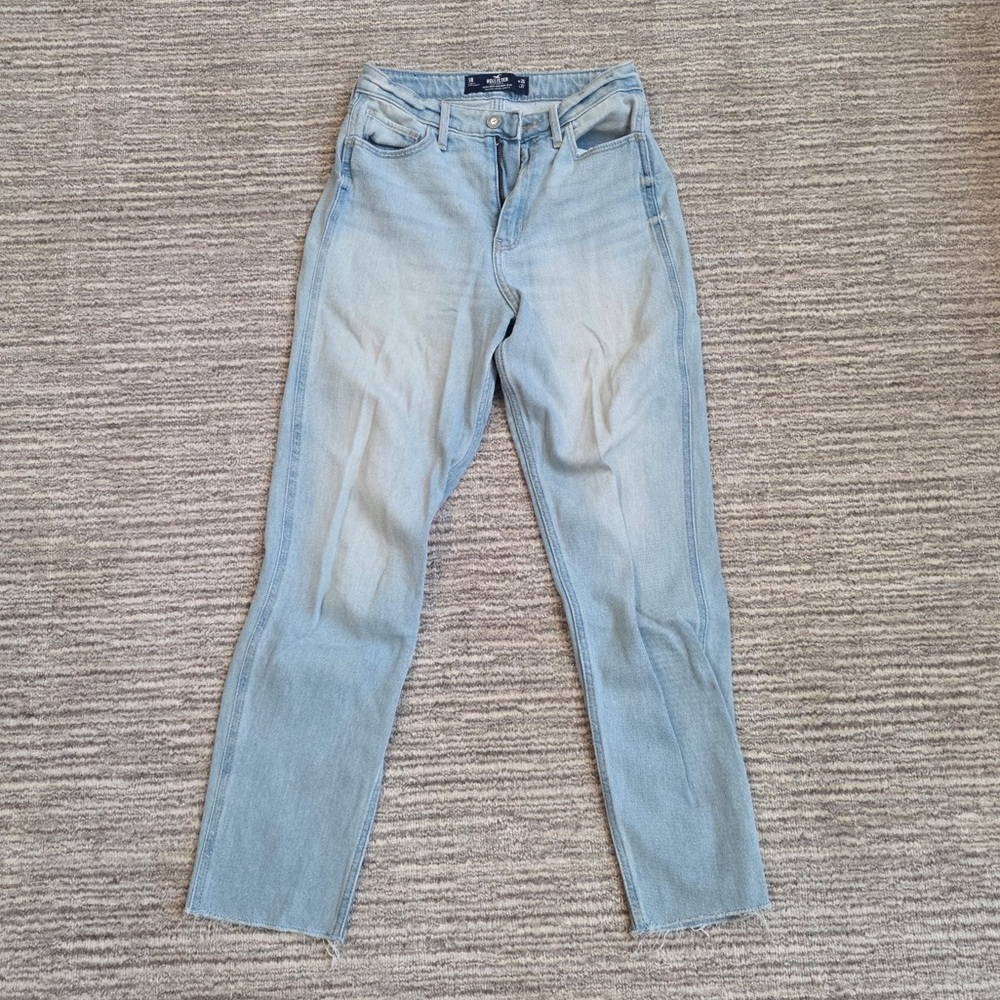 Light wash Hollister jeans, women’s size 26